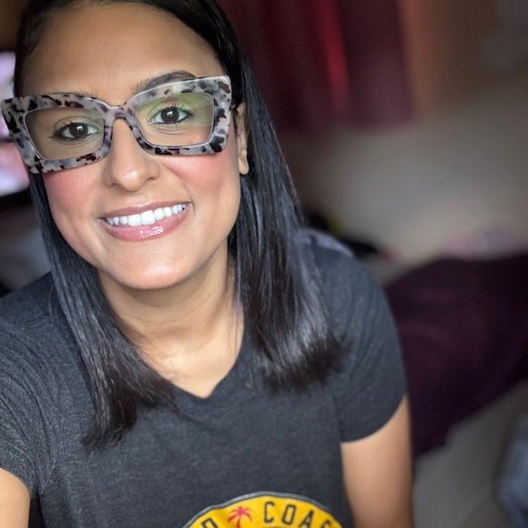 Meet your Posher, Alexis - Picture 1 of 1